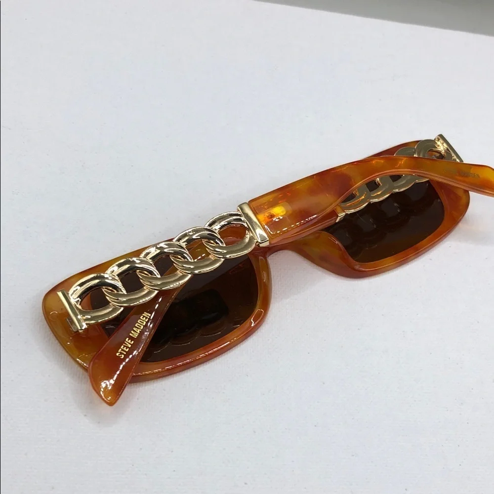 Steve Madden Felicia Sunglasses Amber Tortoise Chain Temples Lens Elongated.
